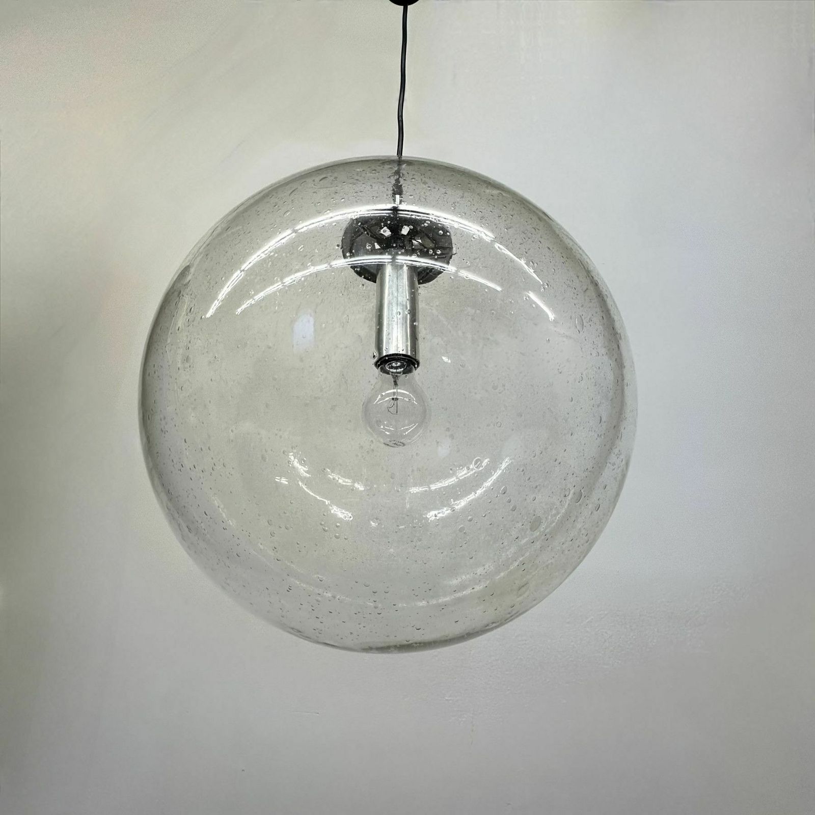 photo furniture Grote Limburg Glashütte Hanglamp Globe Jaren 1970 Duitsland