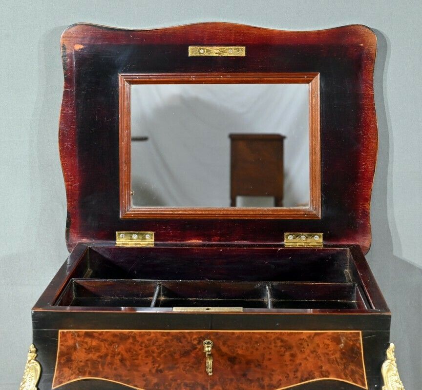 Small Middle Worker In Pear And Amboyna, Napoleon III Period – Mid 19th Century photo Furniture