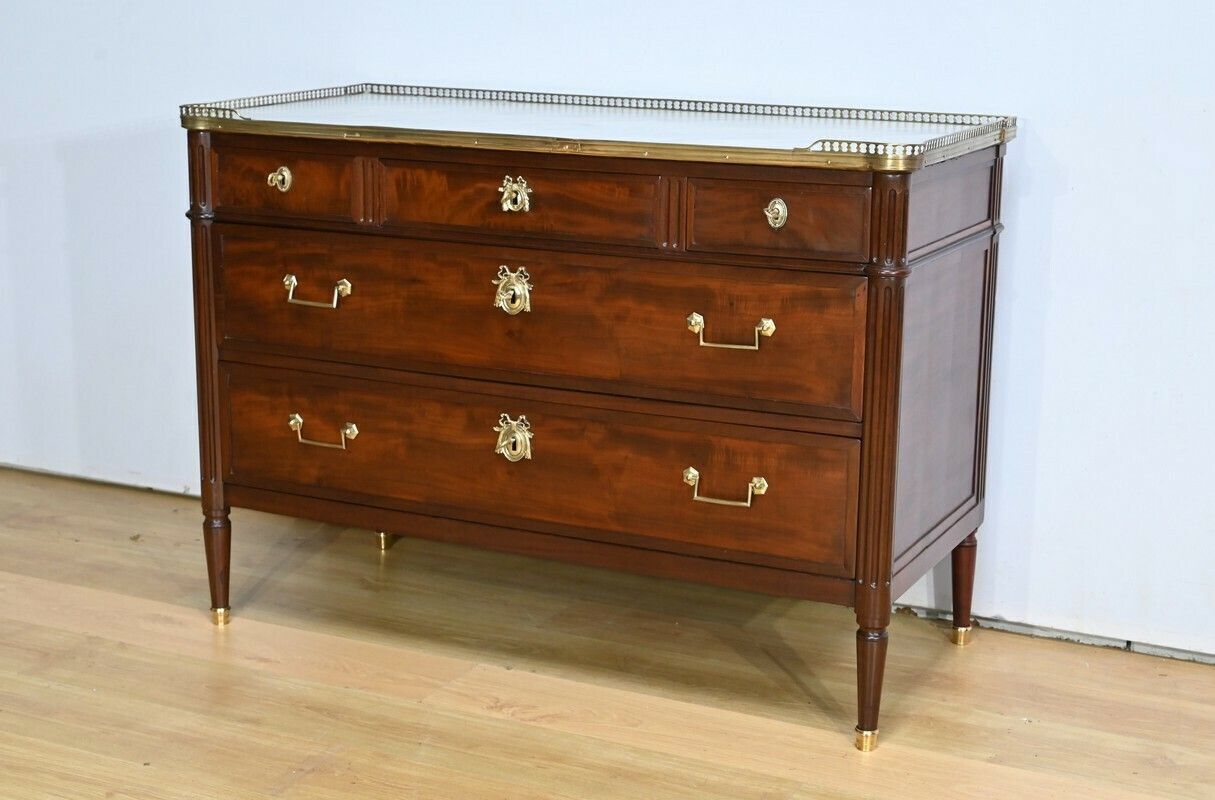 Cuban Mahogany Chest Of Drawers, Louis XVI Period – 2nd Part 18th Century photo for sale