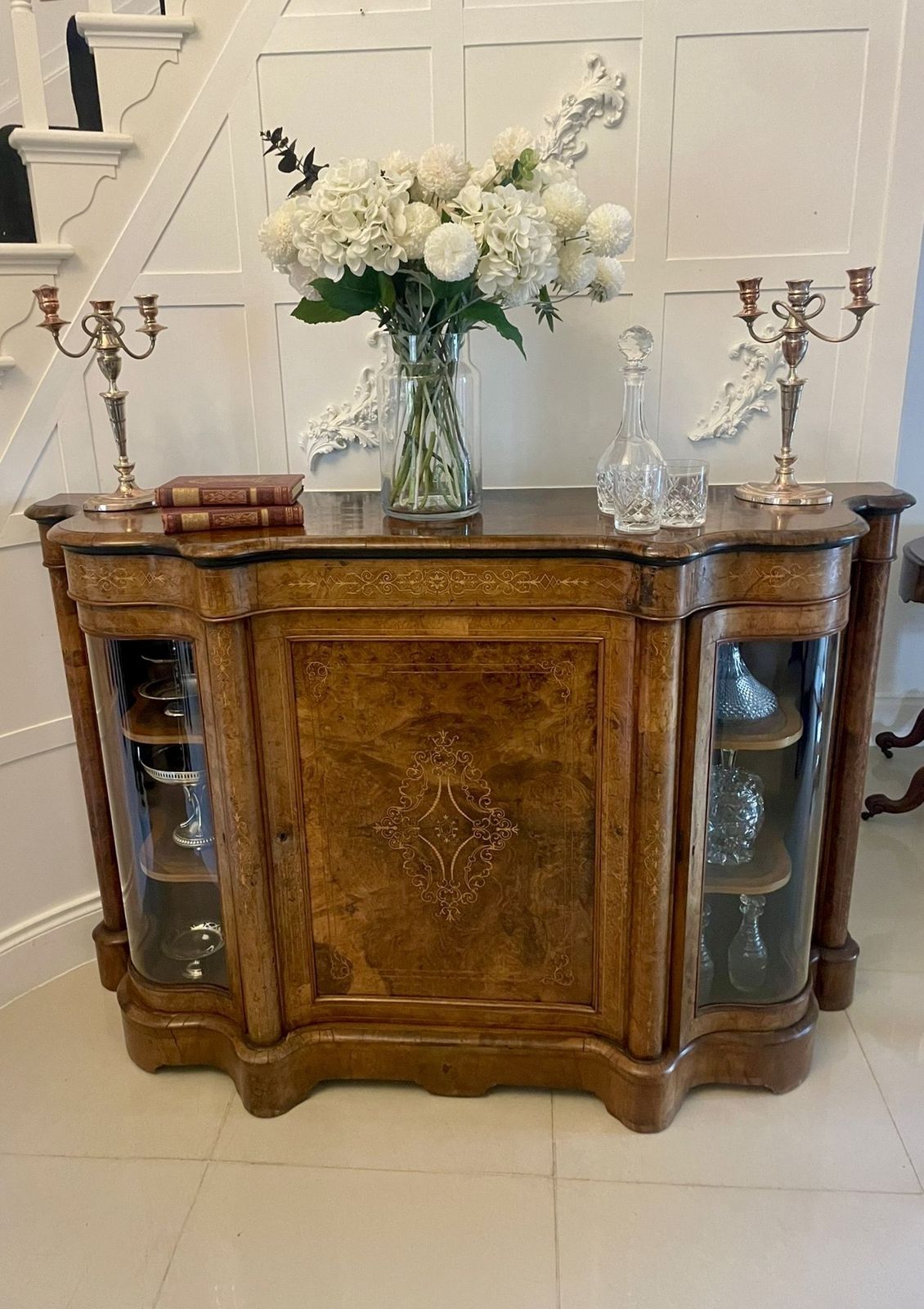 photo vintage Superb Quality Antique 19th Century Burr Walnut Inlaid Credenza