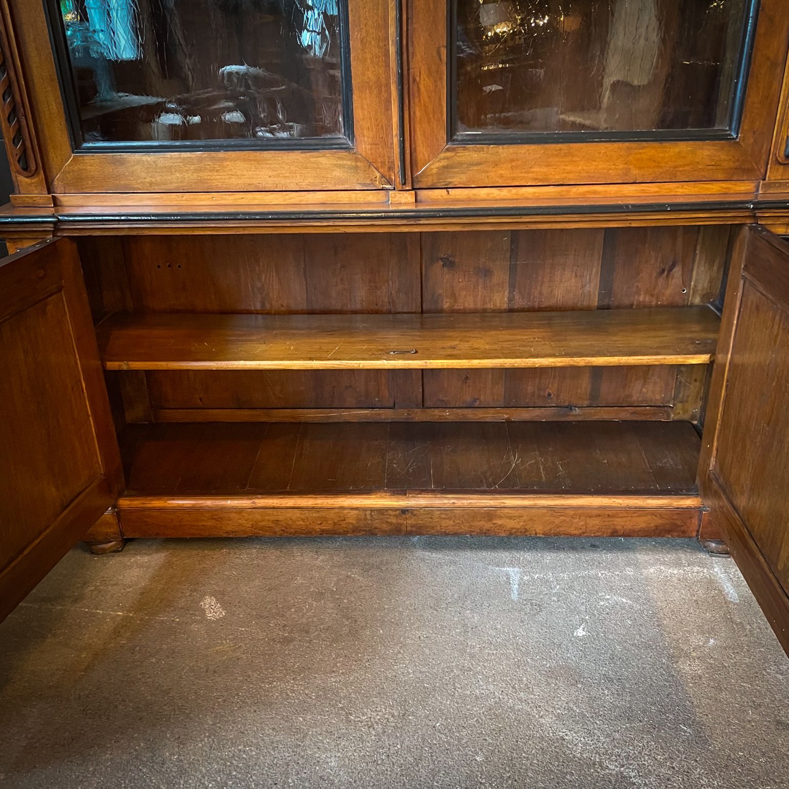 photo vintage Antique Men's Room Bookcase – Belgium 1880