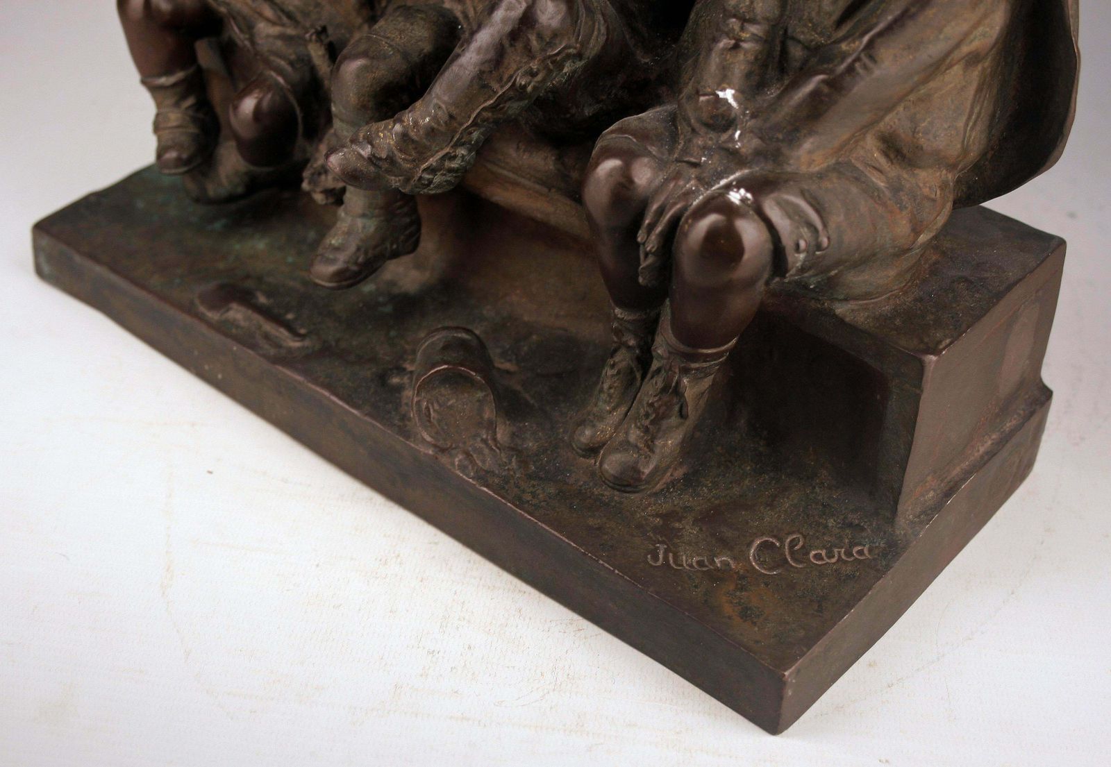 'Watching Something': Patinated Bronze Sculpture Of Three Children Laughing And Sitting By Spanish Artist Juan Clara photo vintage