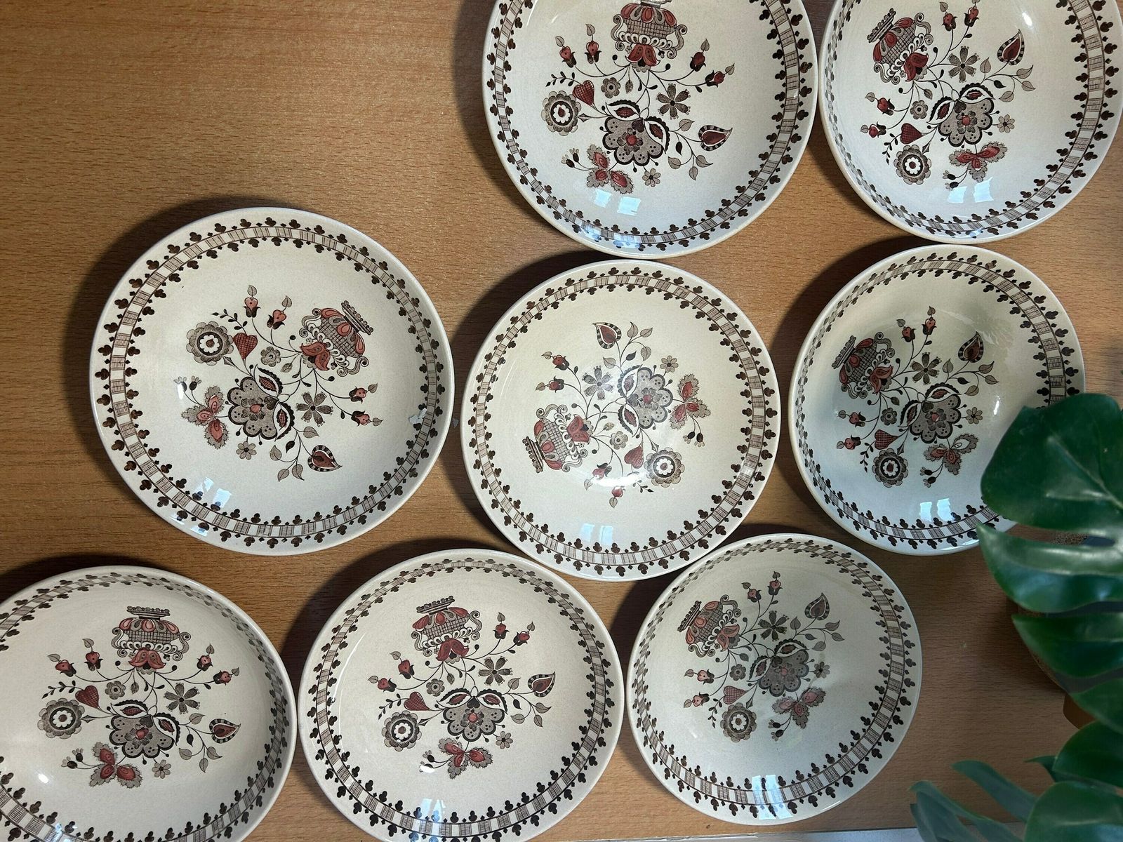 Jamestown Brown By Johnson Brothers Of Staffordshire   Lot Of 8 Bread & Butter Plate   6 3/8" Diameter   Flowers In Urn   Jacobean photo 52.0