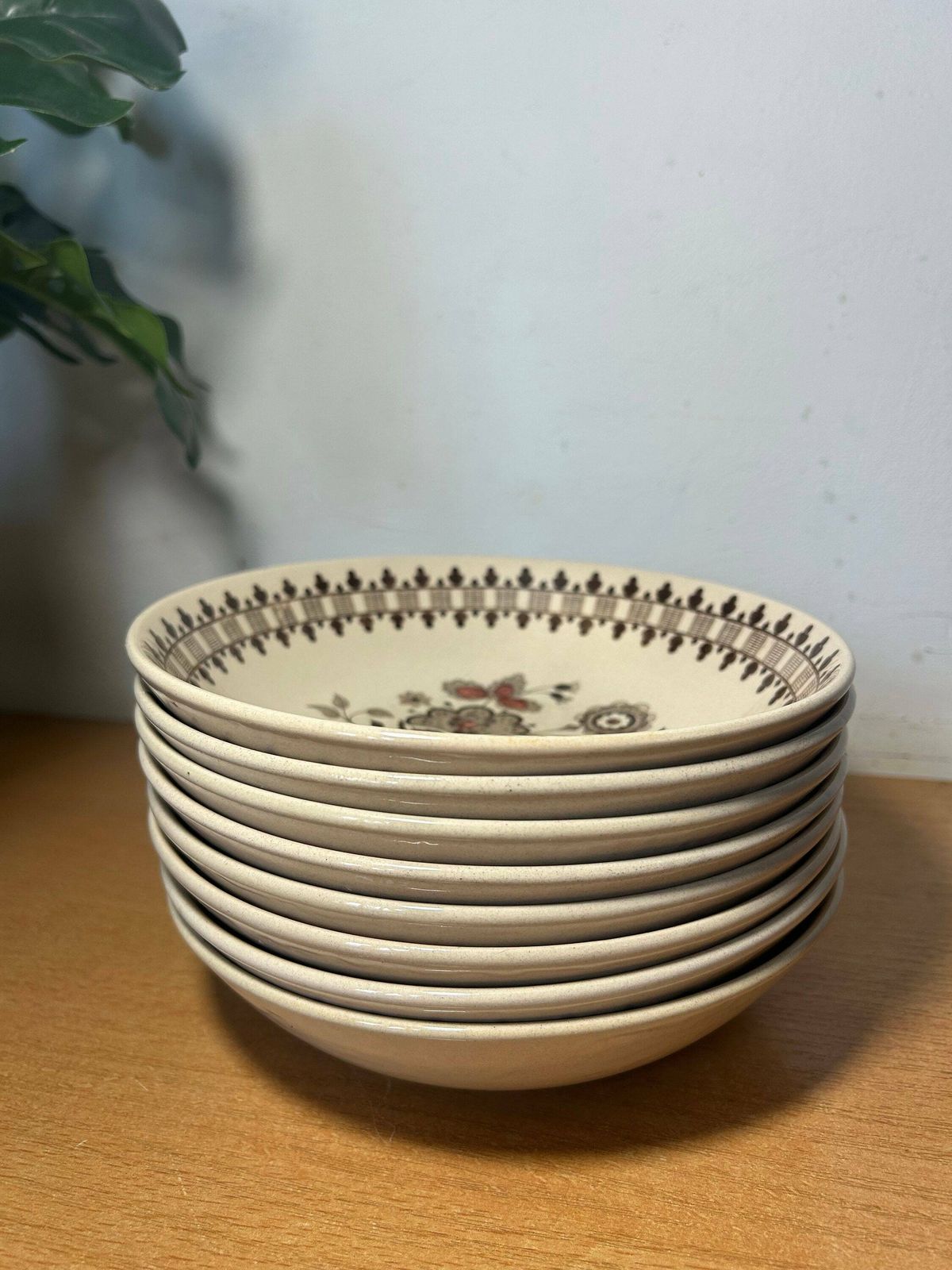Jamestown Brown By Johnson Brothers Of Staffordshire   Lot Of 8 Bread & Butter Plate   6 3/8" Diameter   Flowers In Urn   Jacobean photo vintage