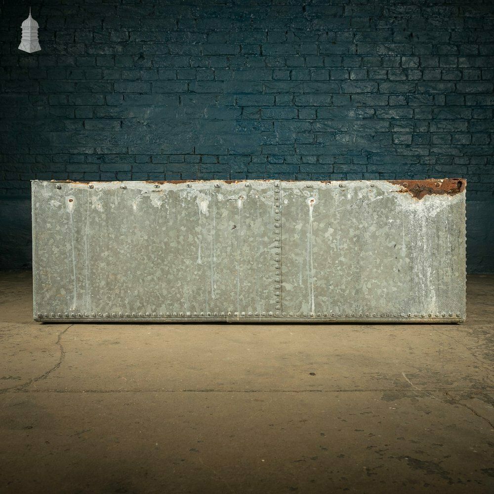 photo vintage Galvanised Riveted Tank, Large Shallow Metal Trough Planter