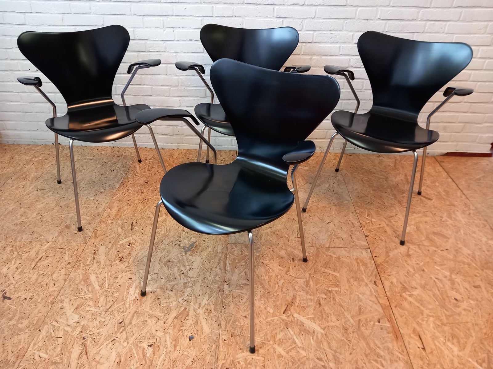 photo for sale Set Of 4 Arne Jacobsen Chairs 3107 With Armrests
