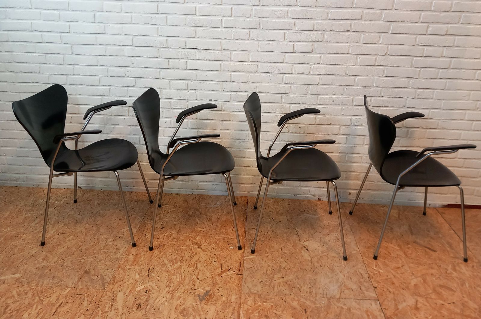 Furniture Set Of 4 Arne Jacobsen Chairs 3107 With Armrests photo
