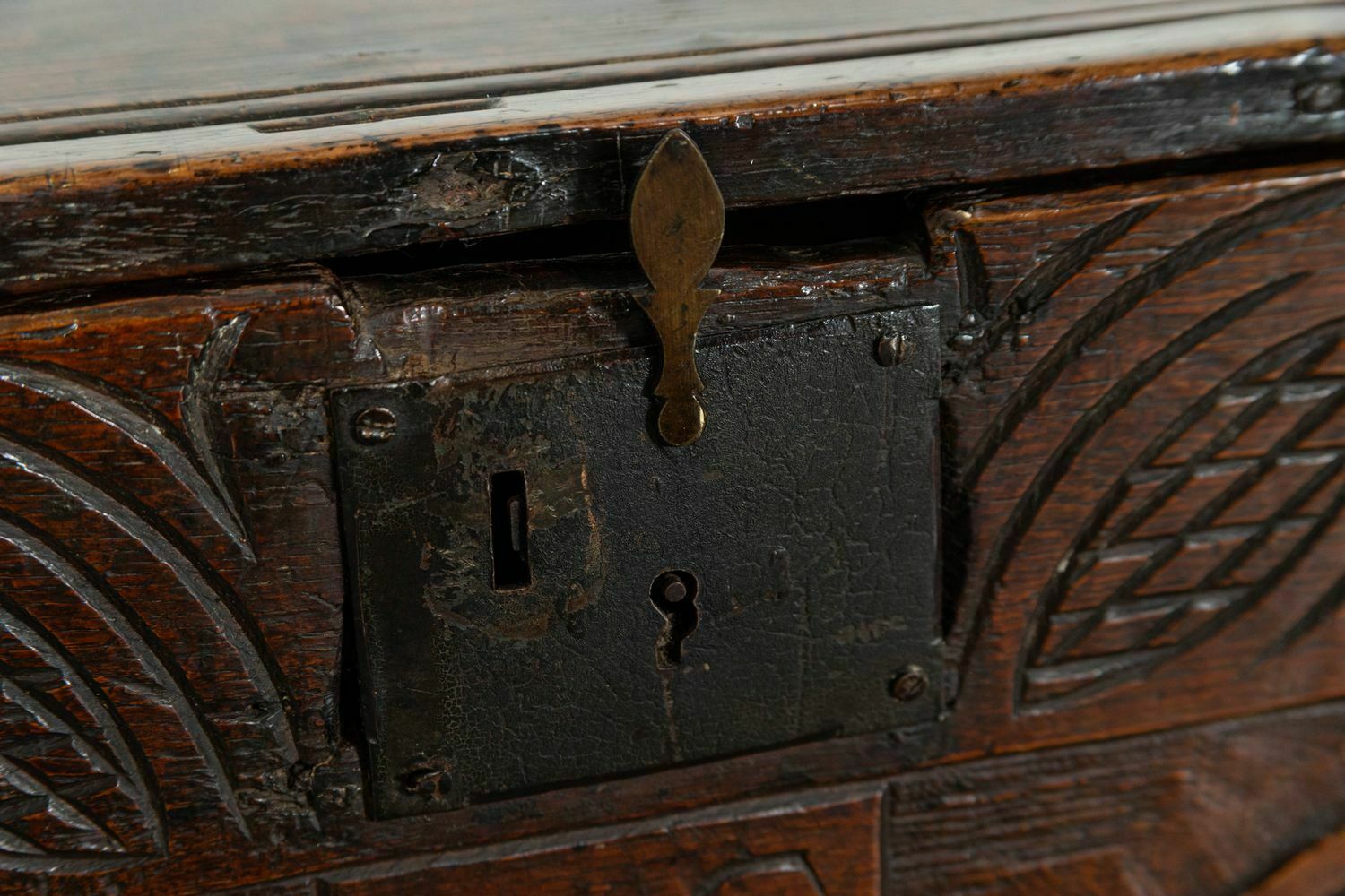 photo buy 17thc English Oak Coffer, 1700s