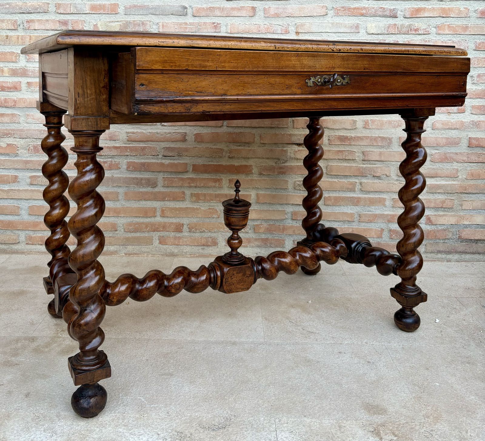 Early 19th Century French Walnut Work Table Or Desk With One Drawer