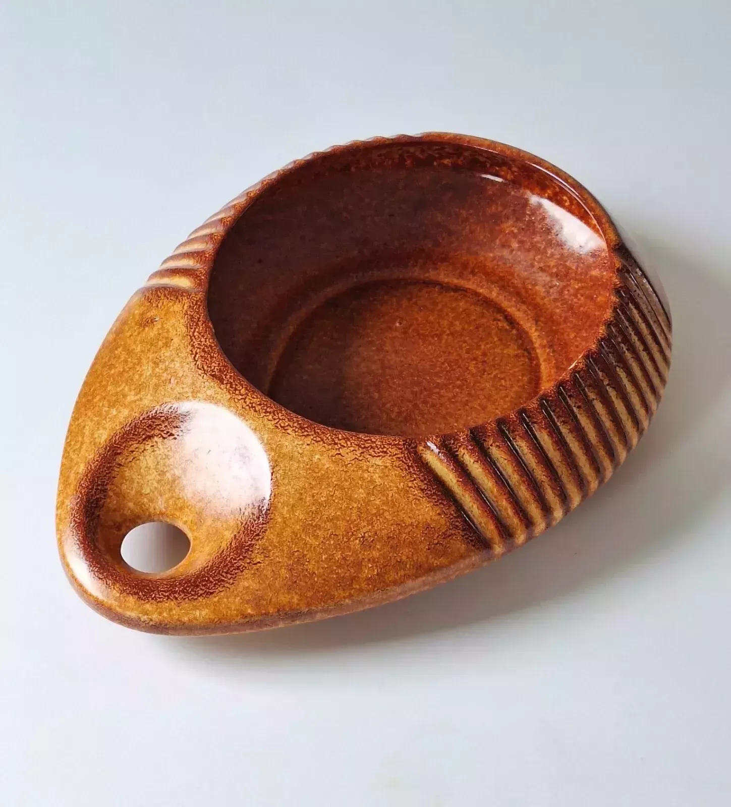 photo furniture A Large Modernist ‘Screziato Tobacco’ Ceramic Fruit Bowl By Bertoncello Italy 70