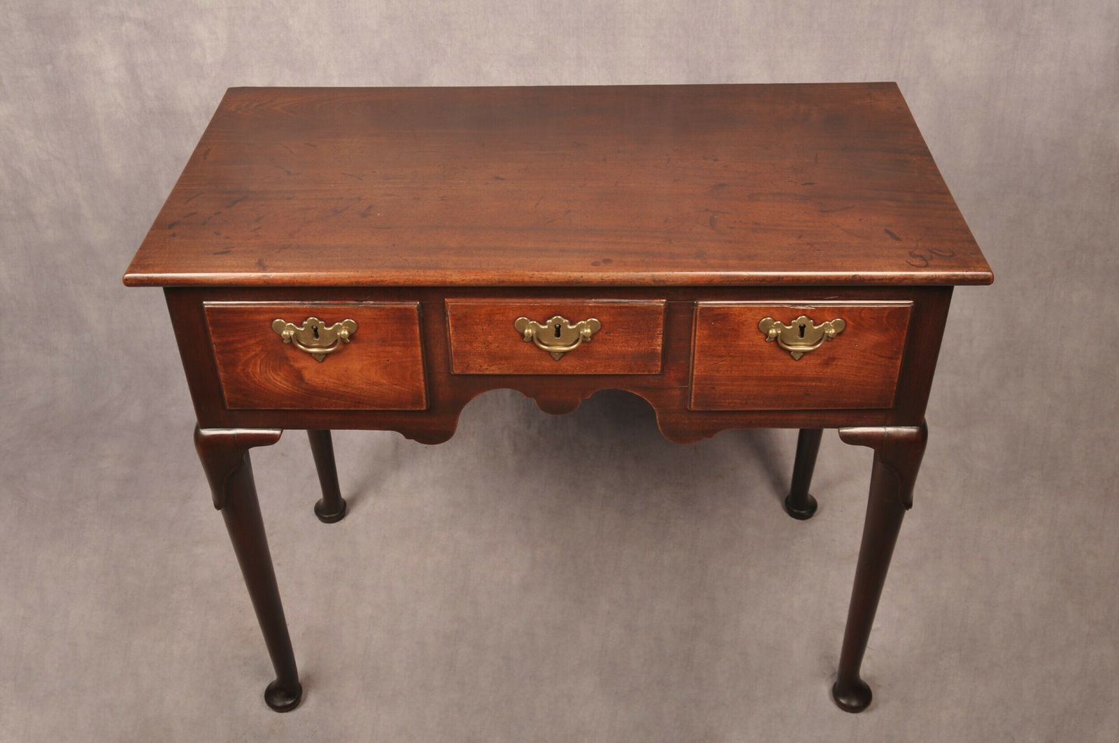 Fine Early 18th Century Mahogany Lowboy photo buy