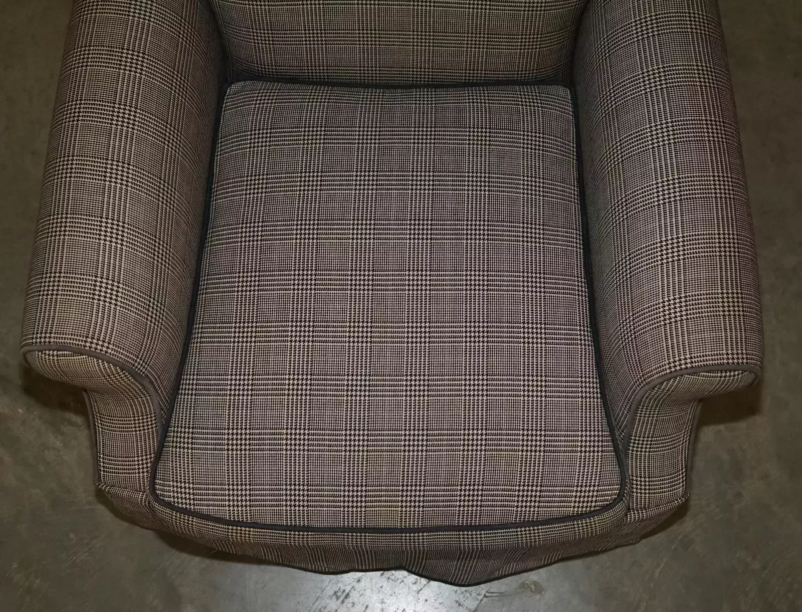 Pair Of Stunning Extra Large Ralph Lauren Armchairs In Scottish Tartan Fabric photo vinterior