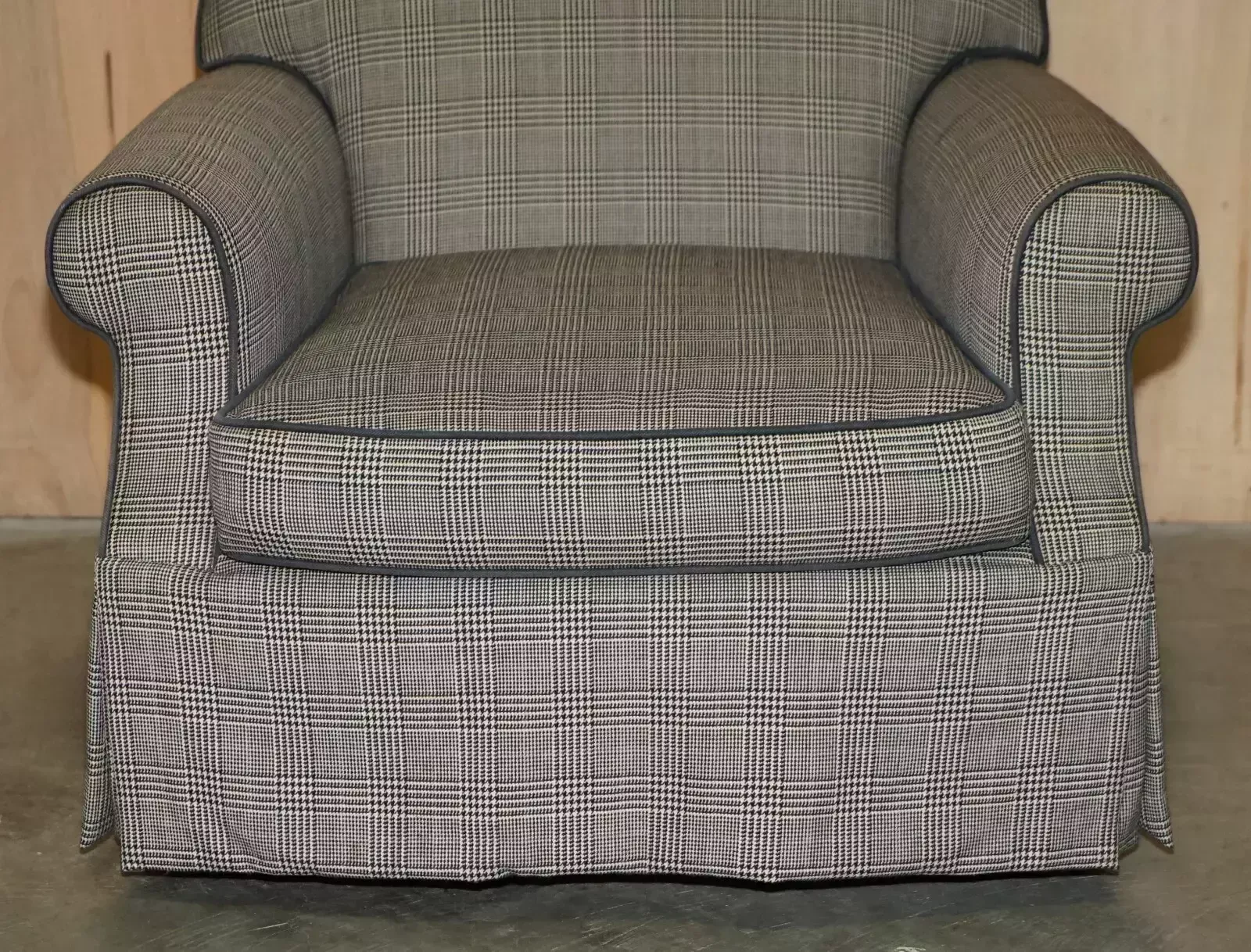 photo furniture Pair Of Stunning Extra Large Ralph Lauren Armchairs In Scottish Tartan Fabric