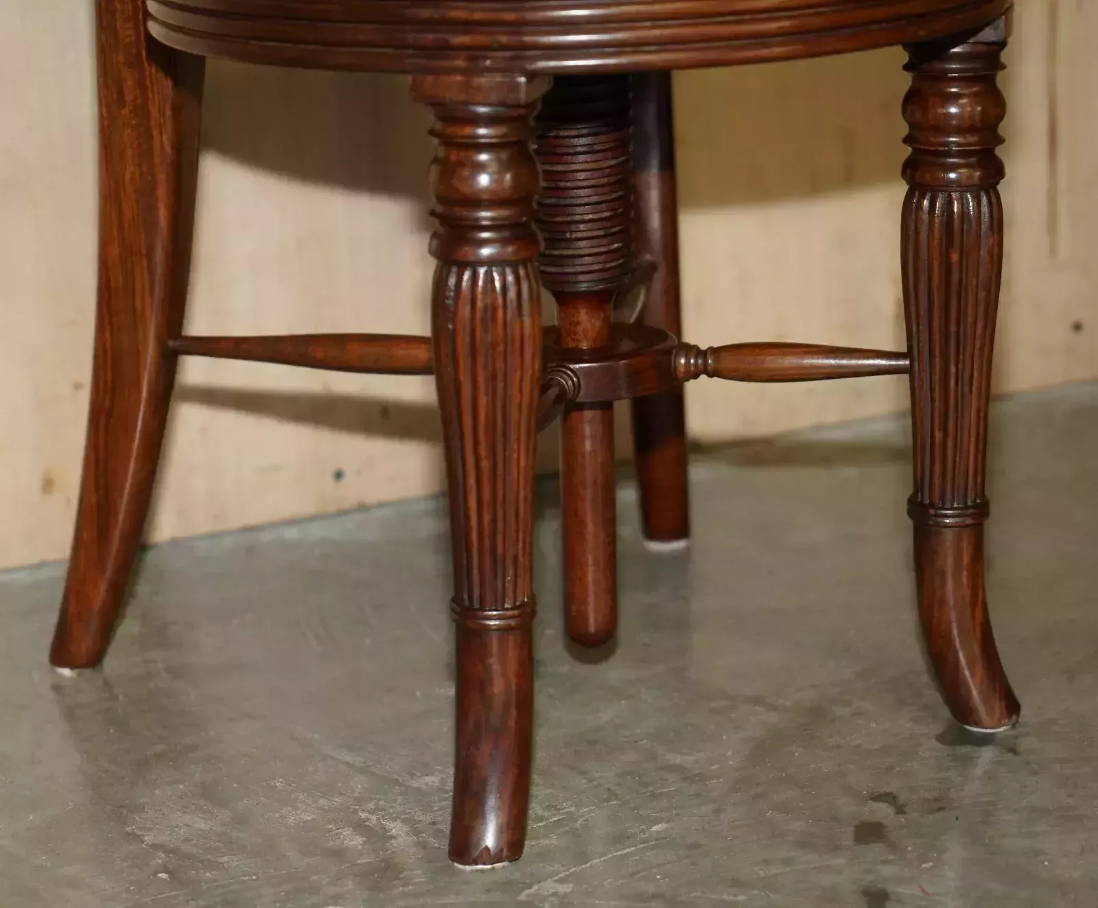 photo furniture Exquisite Solid Mahogany Brown Leather Antique Musicians Chair Height Adjustable
