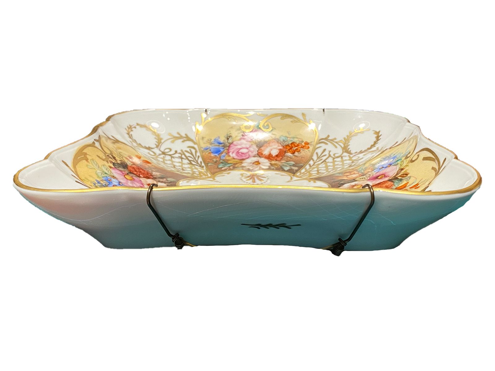 Exquisite Limoges Hand Painted Floral Gilded Plate – Antique French Elegance 22 Centimeters Wide photo vinterior