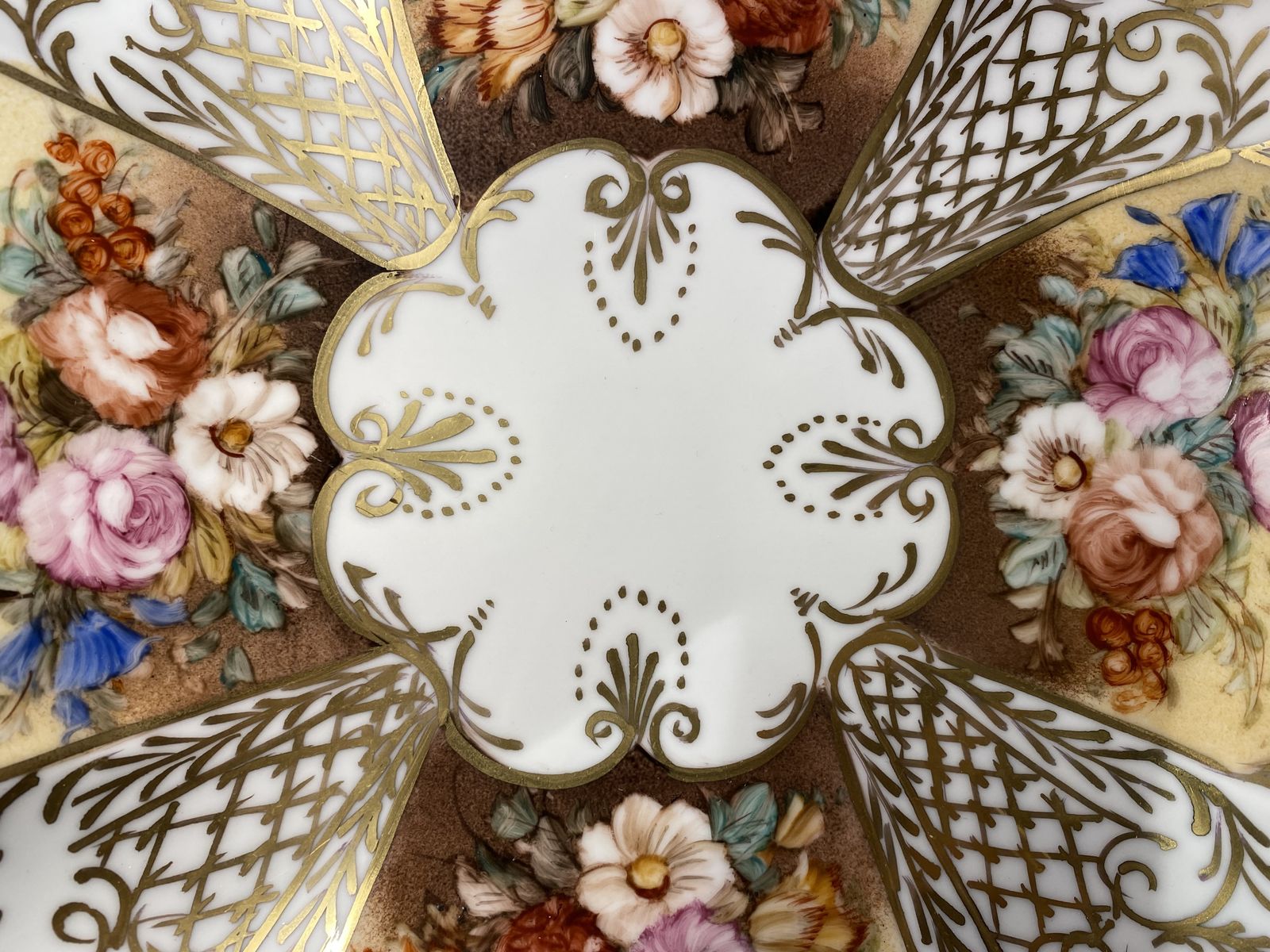 photo buy Exquisite Limoges Hand Painted Floral Gilded Plate – Antique French Elegance 22 Centimeters Wide