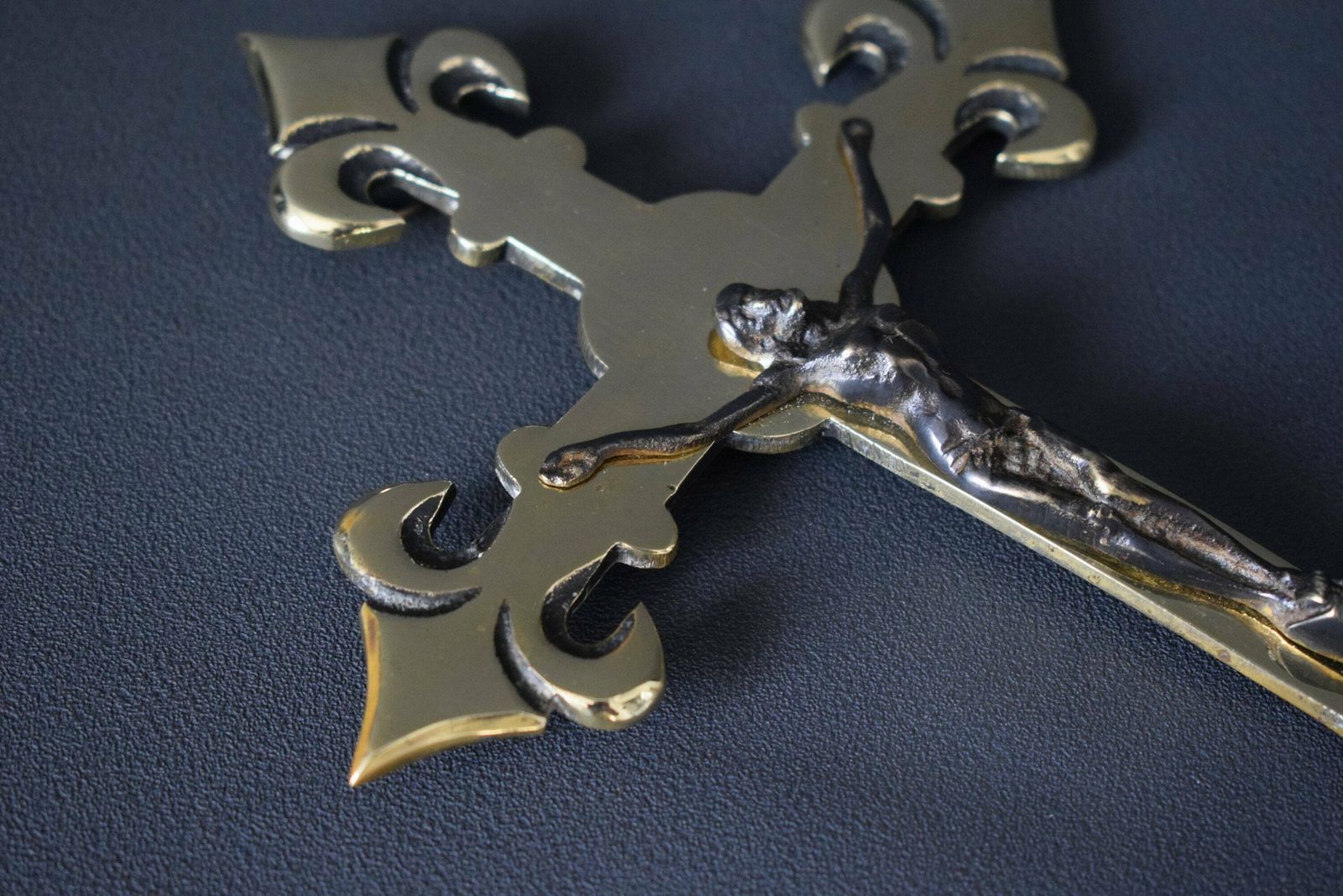 French Antique Bronze And Brass Fleur De Lis Wall Cross Crucifix photo vinterior