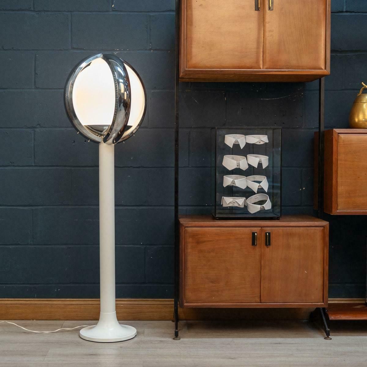 A 20th Century Italian "Space Age" Floor Lamp With Hand Blown Venetian Glass photo vintage