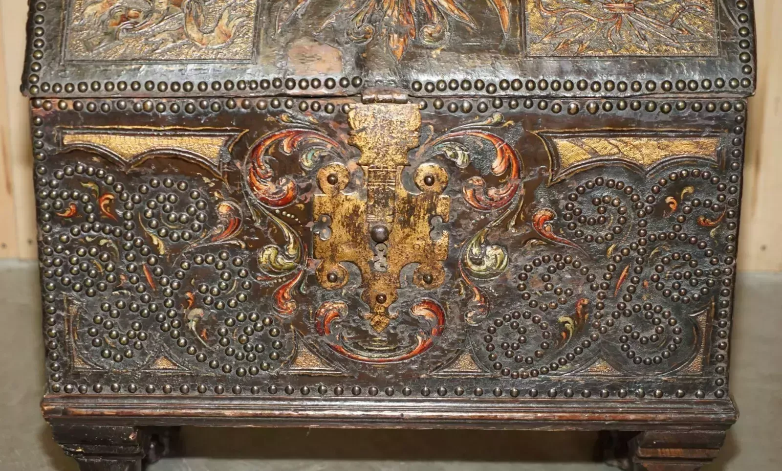 18th Century Polychrome Painted Leather Armorail Crest Trunk Carved Walnut Feet photo Furniture