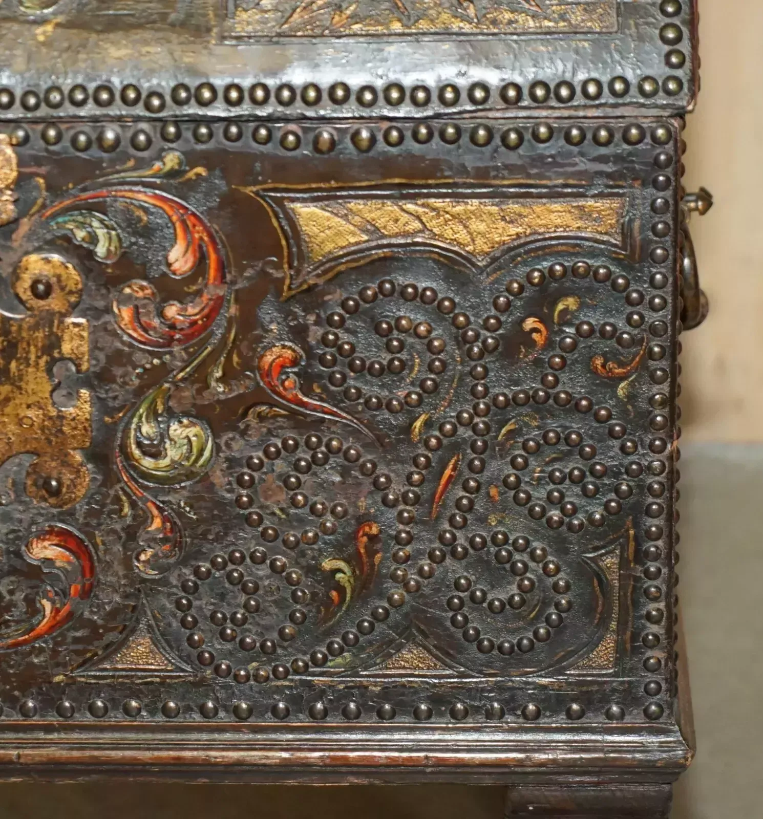 18th Century Polychrome Painted Leather Armorail Crest Trunk Carved Walnut Feet photo vinterior