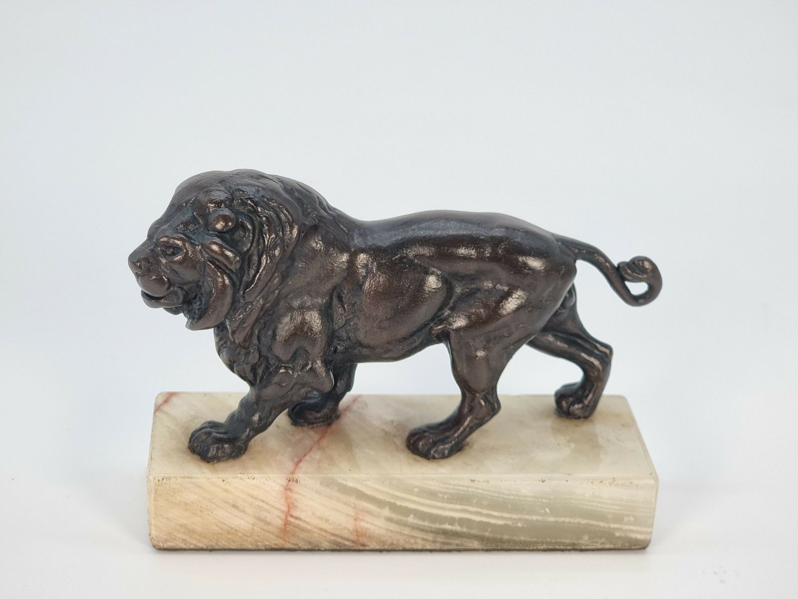 photo vintage A French Late 19th Century Bronze Study Of A Prowling Lion