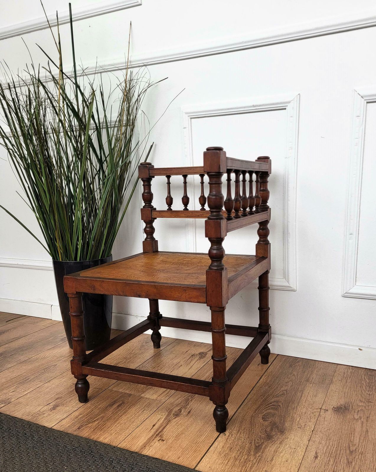 1950s Italian Neoclassic Carved Wooden Corner Chair photo for sale