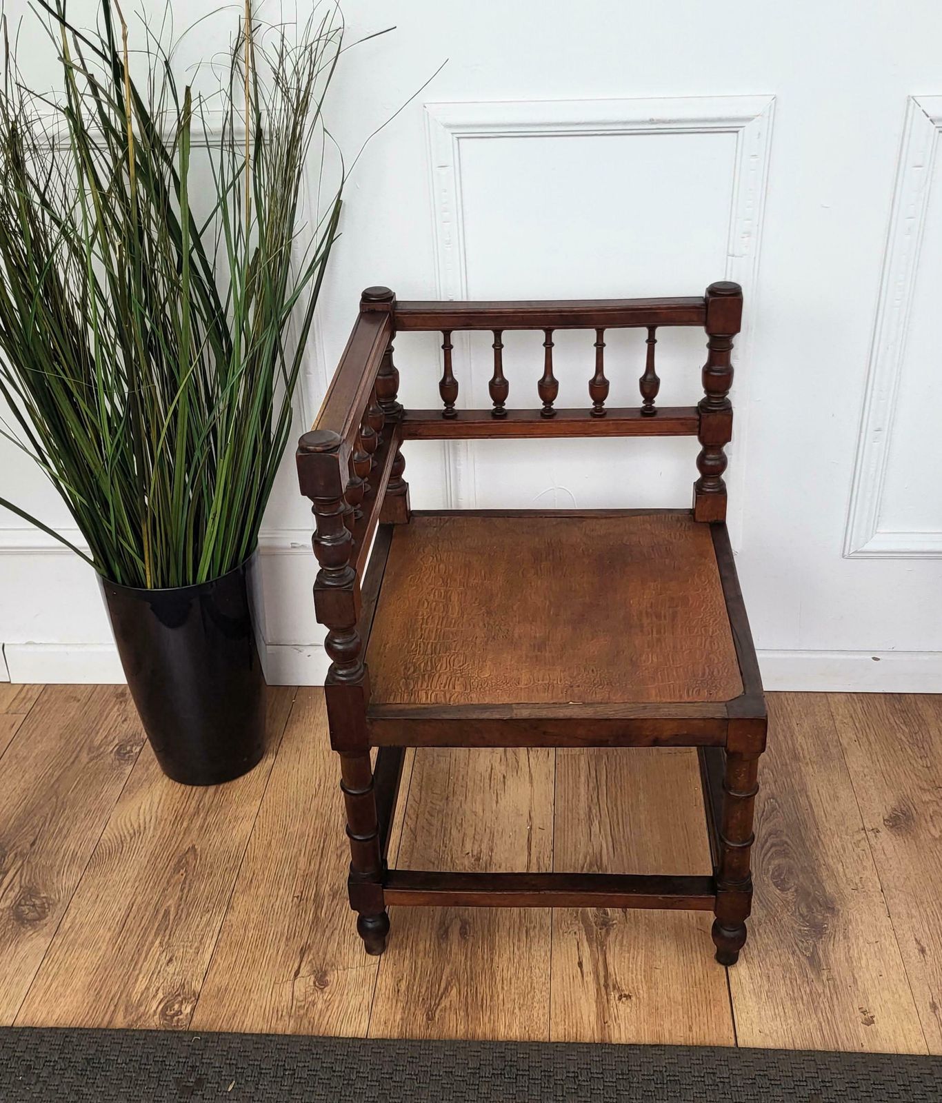 1950s Italian Neoclassic Carved Wooden Corner Chair photo Furniture