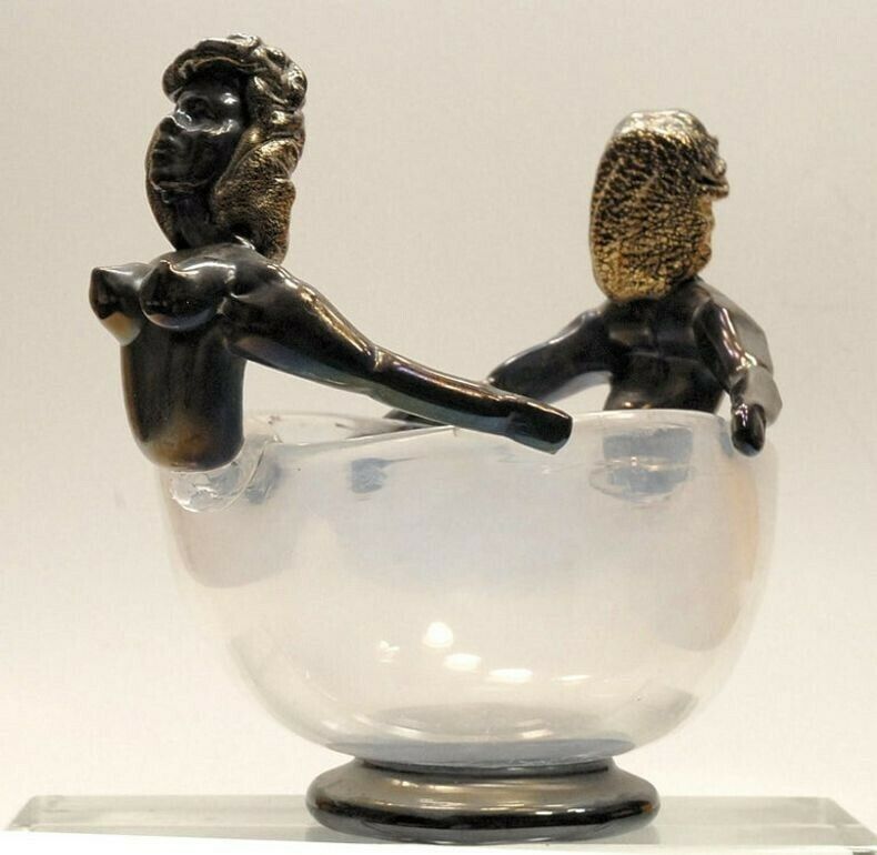 photo vintage Iridescent Bowl With Figurine In Figurehead Position, Ercole Barovier, 1930