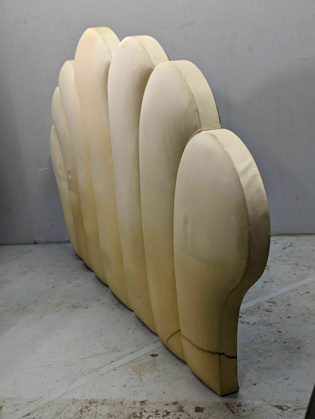 Polylobed Headboard In 1940 Hollywood Style Fabrics photo vinterior