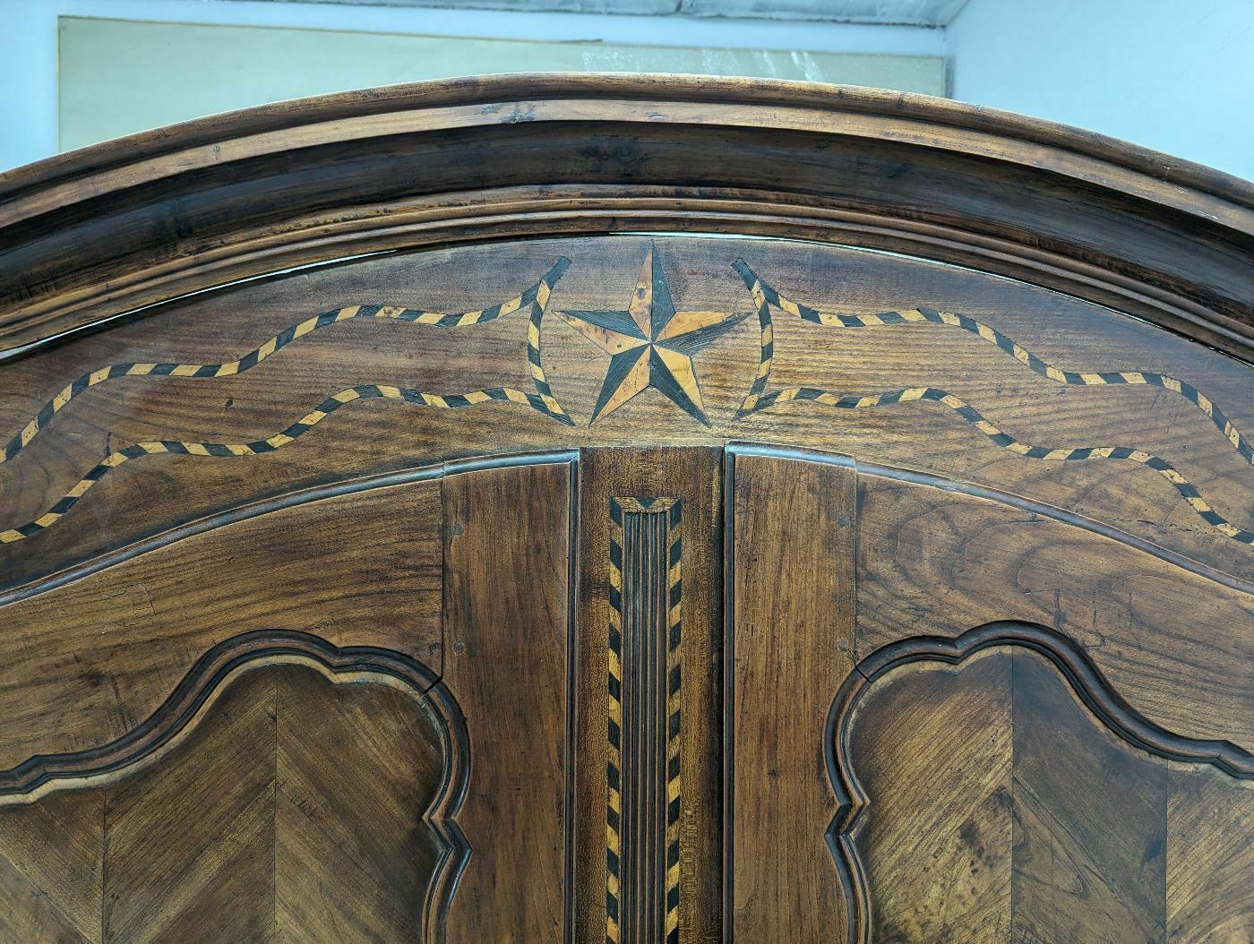 1595.0 Louis XV Wedding Dauphinoise Wardrobe From The 18th Century In Walnut photo