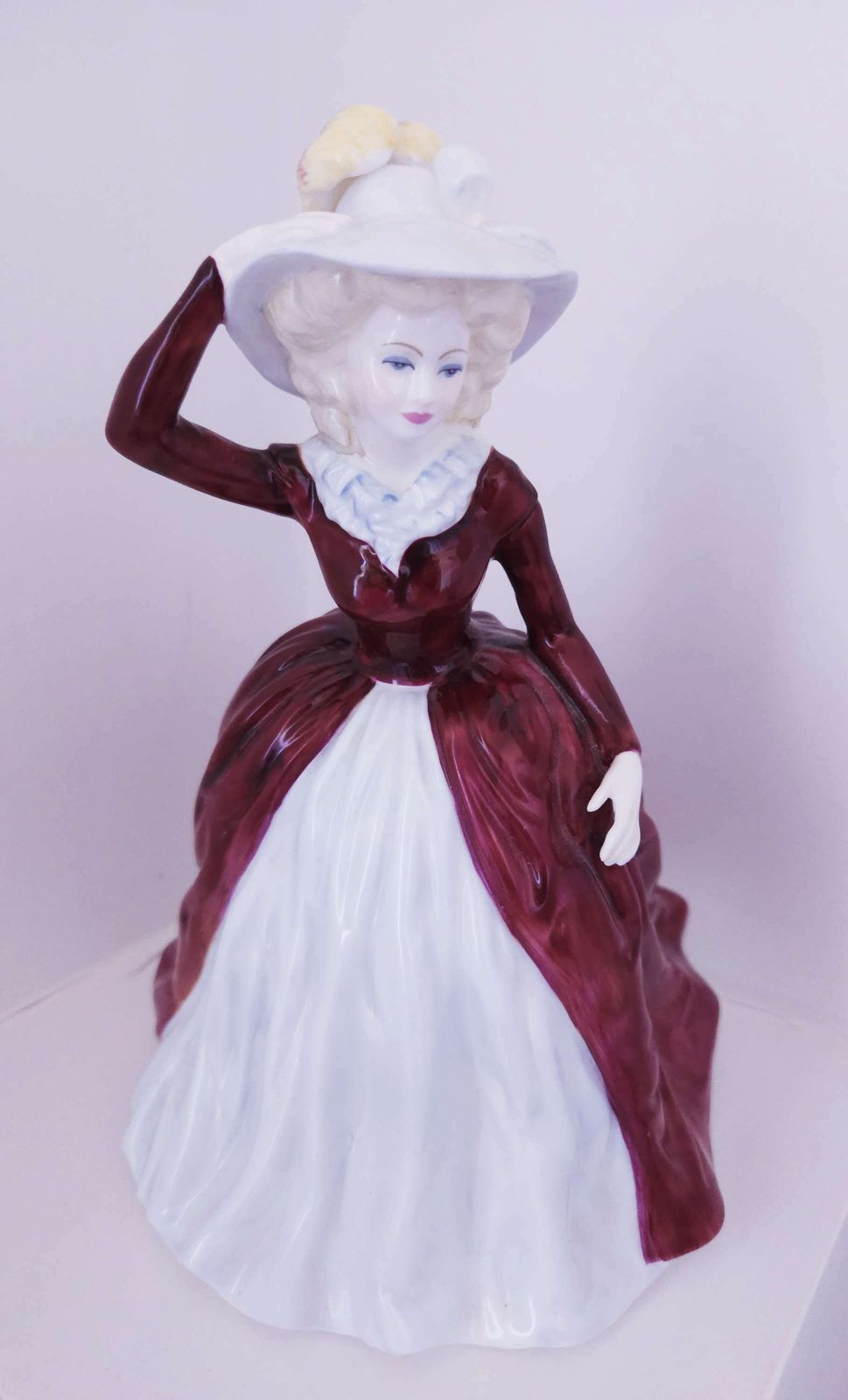 Coalport Ladies Of Fashion Ornamental Figurine 'Margaret' photo vinterior