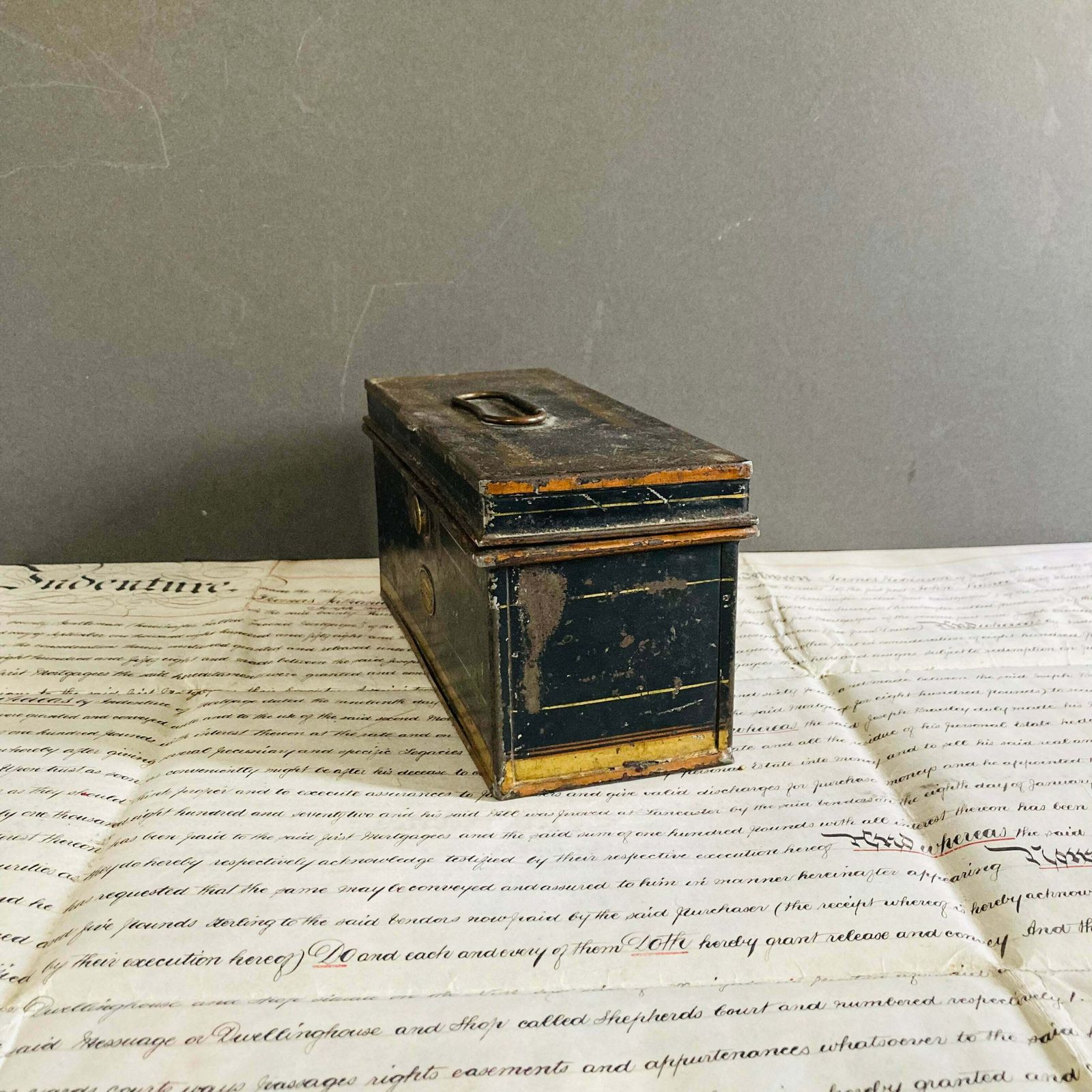 photo furniture Antique Traveling Tin Tea Caddy
