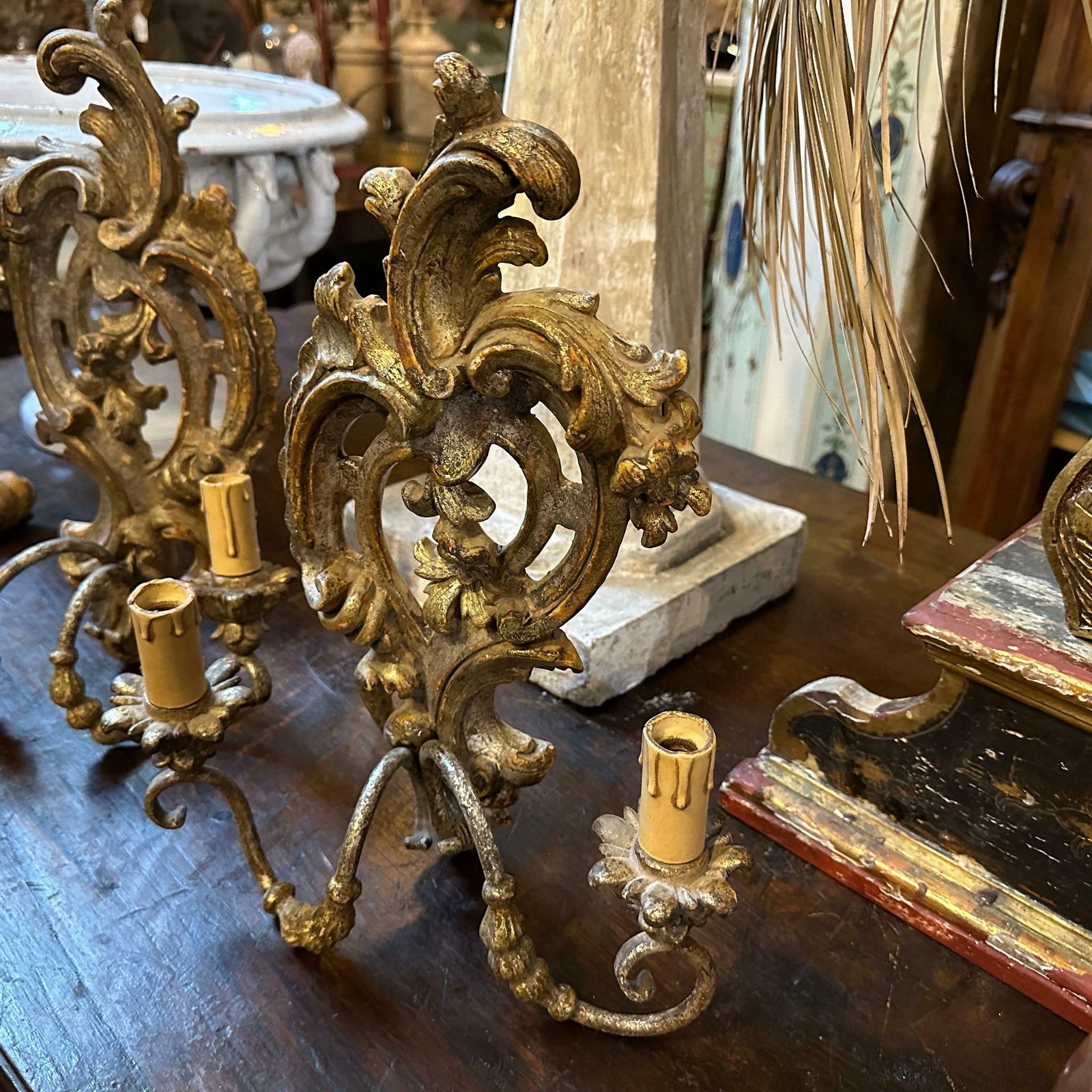 photo vinterior 1900s Baroque Hand Carved Lacquered Wood And Iron Italian Wall Sconces