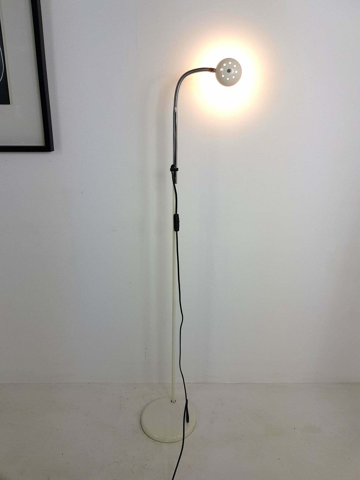 Vintage Floor Light   Retro photo vinterior