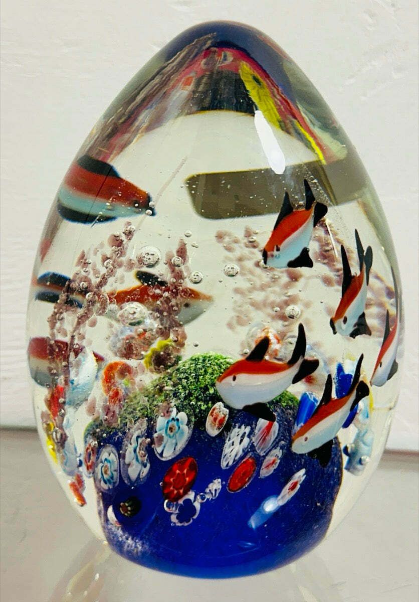 photo vintage Contemporary Chinese Aquarium Murano Style Glass Paperweight