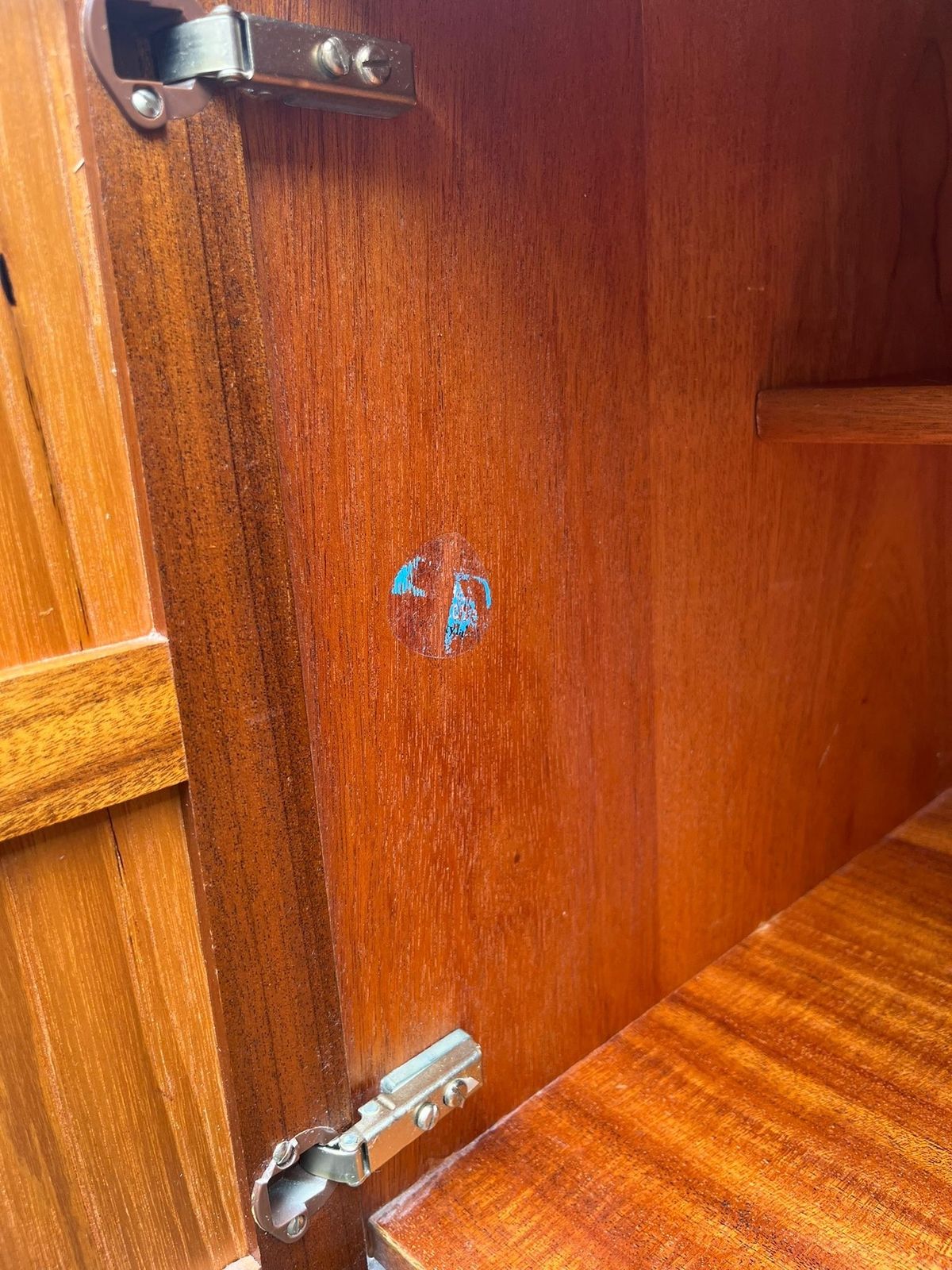 photo vintage Vintage 1970s Nathan Furniture Mid Century Teak Glazed Display Cocktail Drinks Cabinet