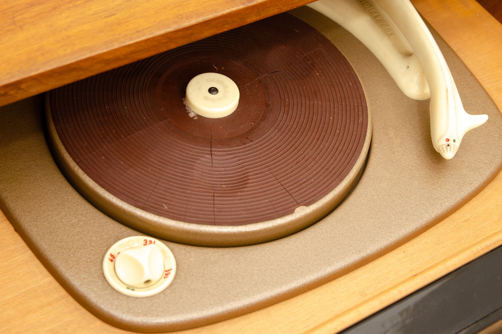 photo vintage Mid Century Cabinet With Build In Gramophone And Radio, 1950´S