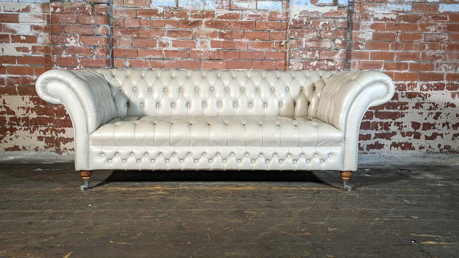 Stunning Grey Leather 3 Seater Cliveden Sofa