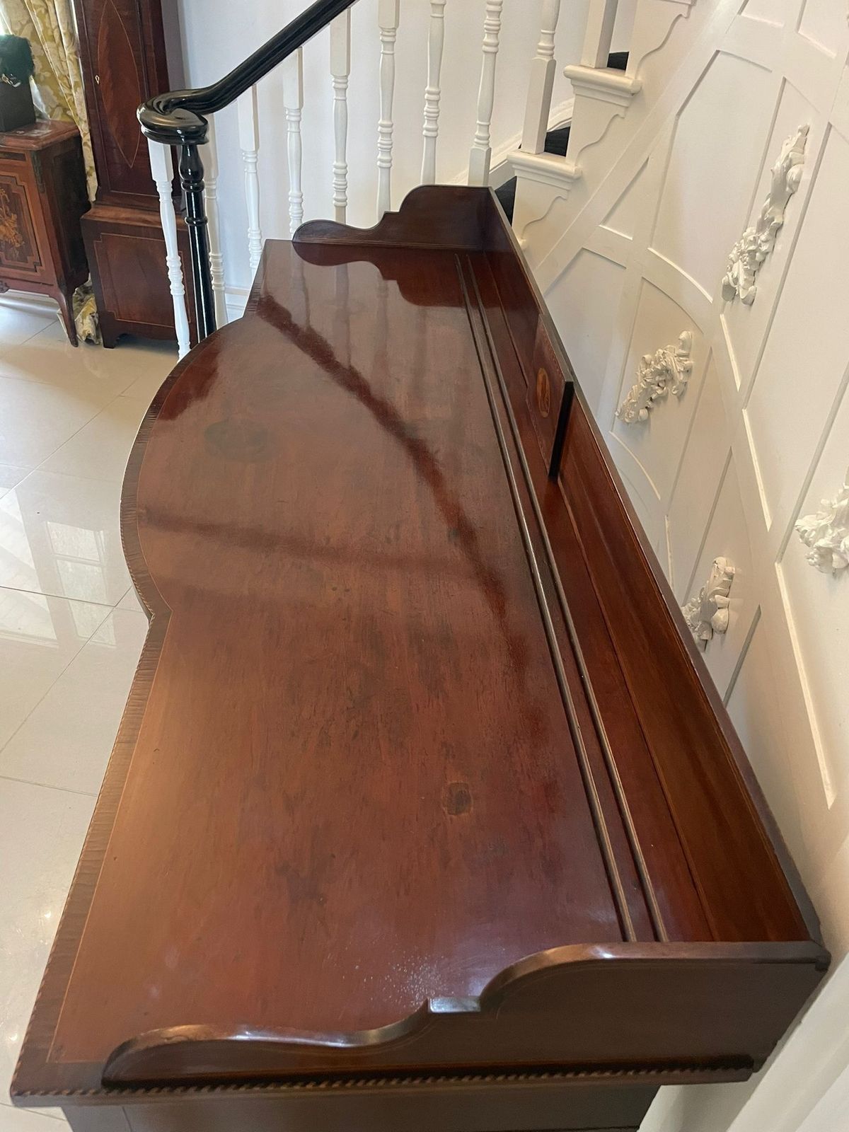 photo vinterior Magnificent Quality Large Antique 18th Century Inlaid Mahogany Sideboard