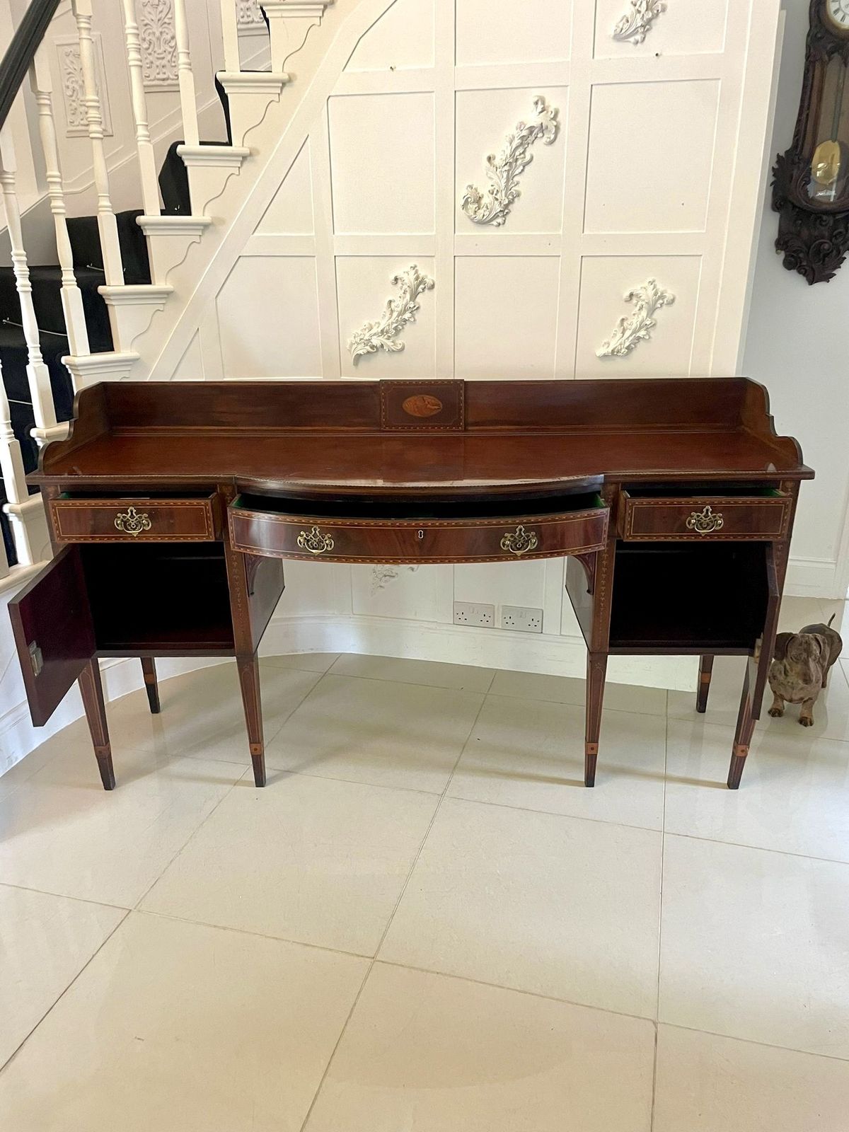 photo vintage Magnificent Quality Large Antique 18th Century Inlaid Mahogany Sideboard