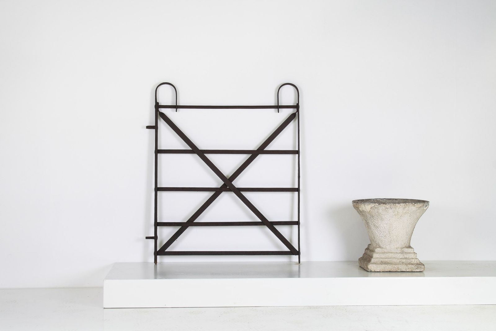 photo vinterior Mid Century Concrete Garden House Planter With Weathered Patina In The Manner Of Willy Guhl