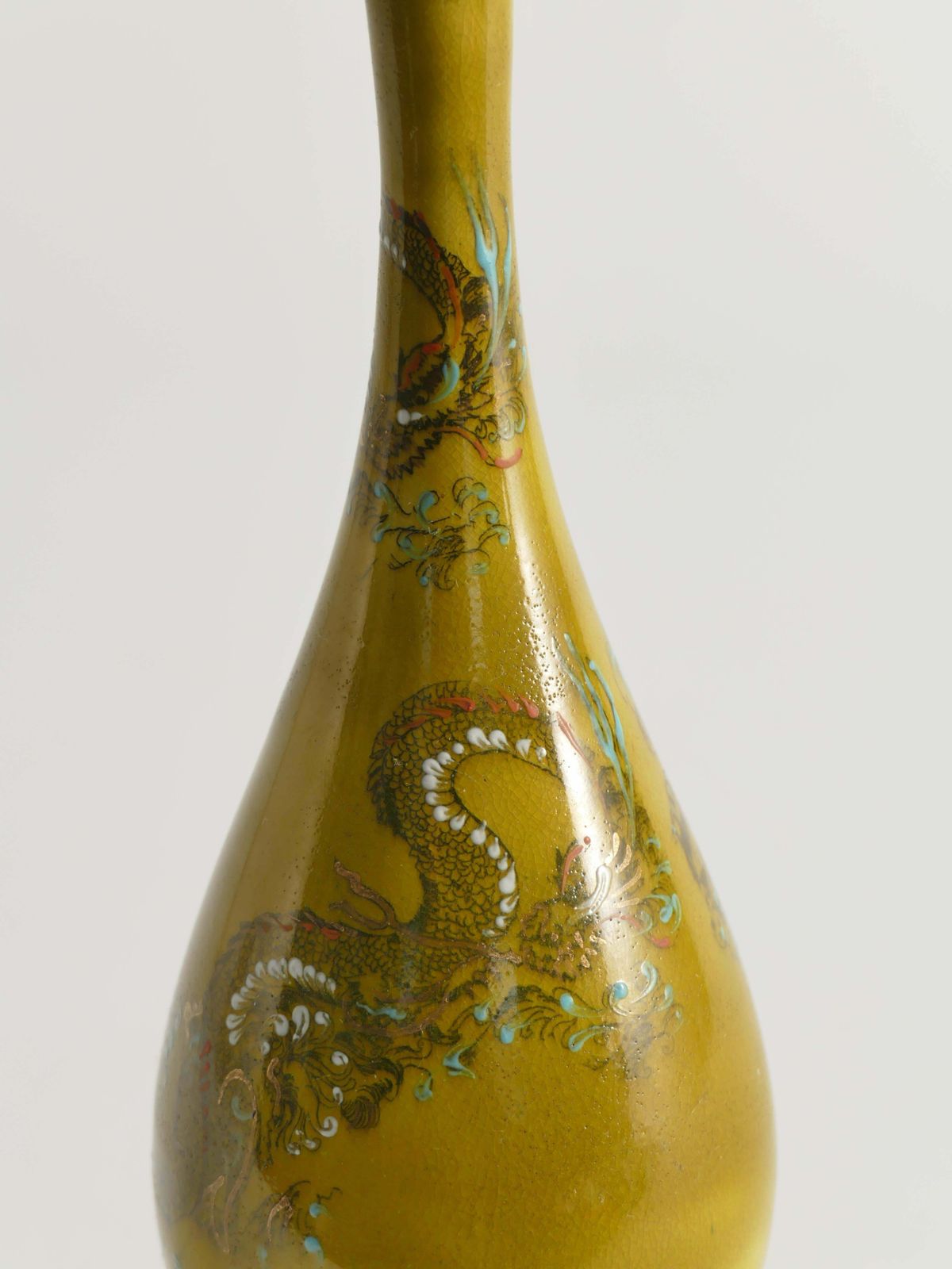 Chinoiserie Ochre Yellow Dragon Vase By Lambeth Doulton Faience, England 1880s photo vinterior