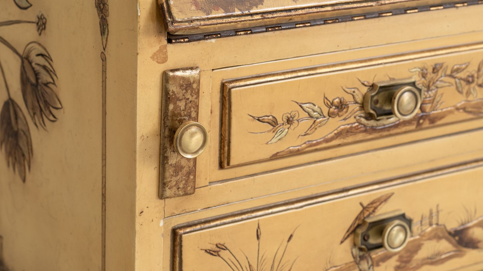 Bureau Bookcase With Oriental Motifs In Relief photo 2800.0