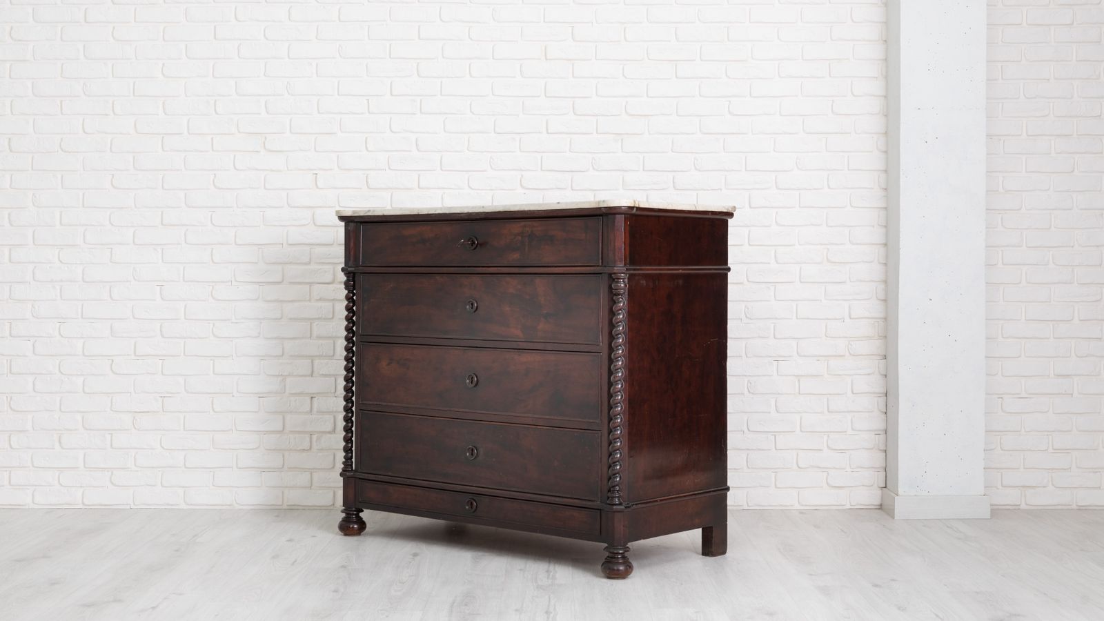 photo furniture 19th Century Walnut Chest Of Drawers