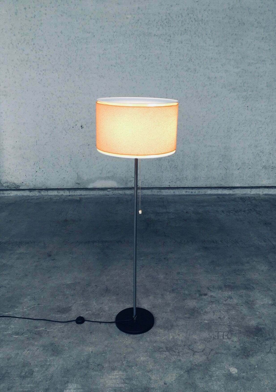 photo furniture Vloerlamp – Mid Century Modern, Nederlands Design, Ca. Jaren 1960