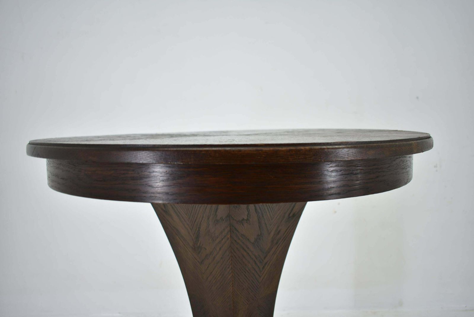 photo vinterior 1920s Art Deco Occasional Coffee Table And Tablecloth