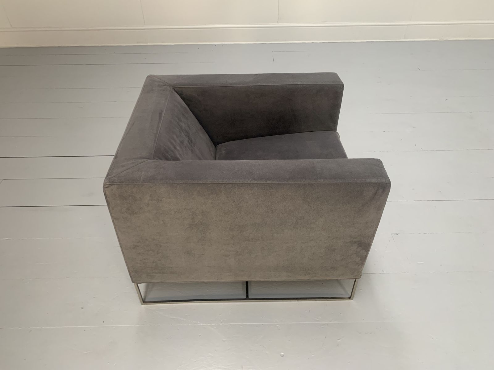 Minotti “Klee” Armchair – In Grey Alcantara photo vintage