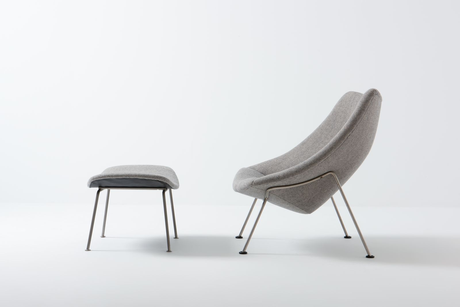 Oyster Chair With Ottoman   Pierre Paulin
