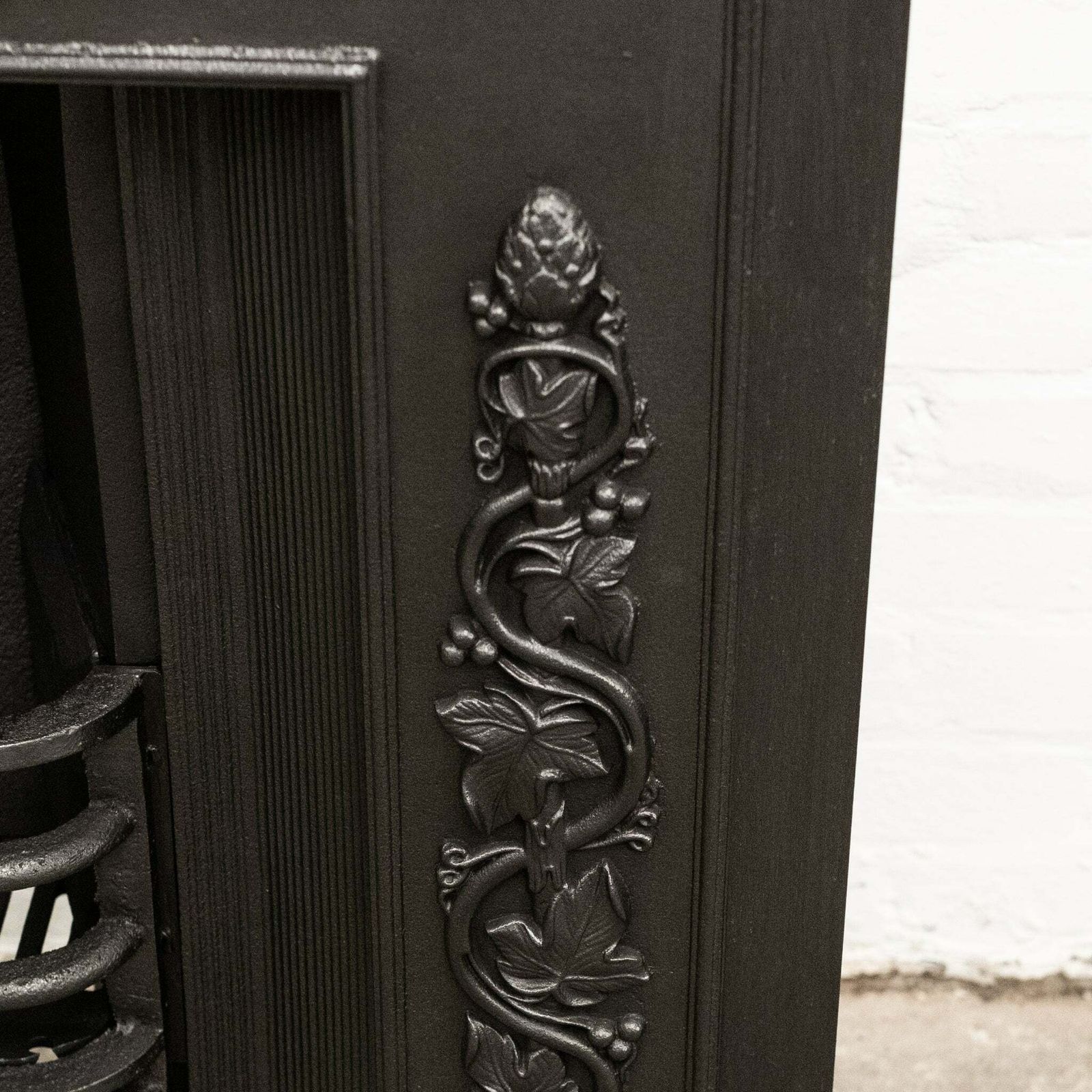 photo furniture Antique Ornate Georgian Cast Iron Hob Grate