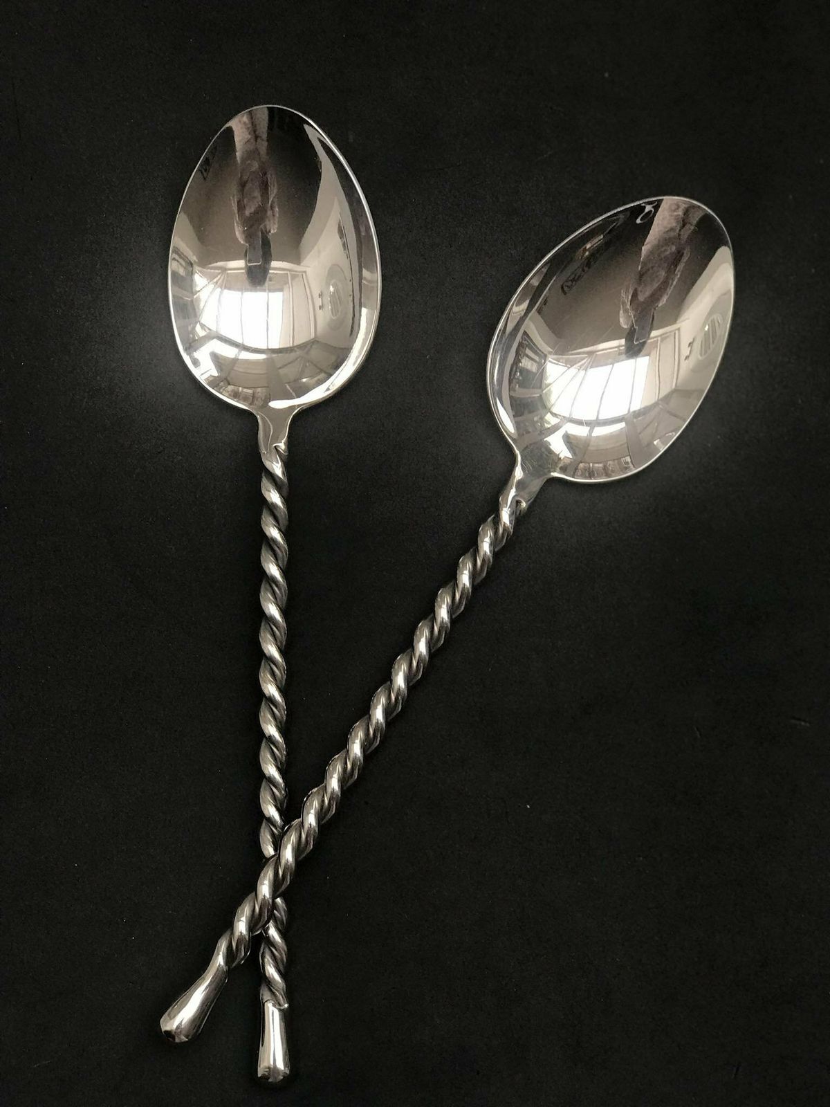 Set van 2 opscheplepels – gedraaid bestek met spiraalvormige handgrepen, Italiaans, Brutalist, Middeleeuws aandoende stijl, handgemaakt, cadeau voor twee photo for sale